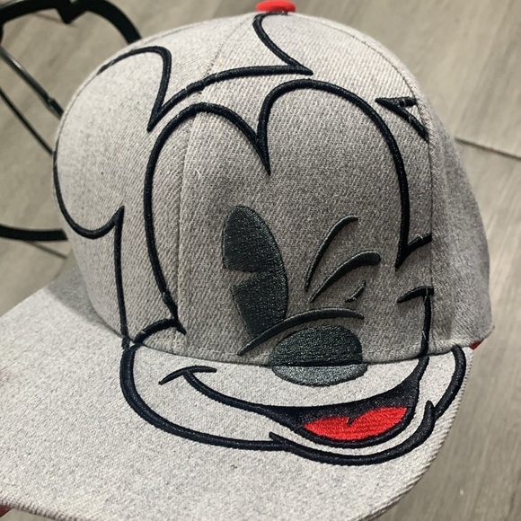 Disney Winking Mickey Mouse Gray Embroidered SnapBack Adjustable Cap NWT - Picture 3 of 8